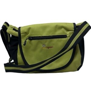 Sherpani Crossbody Bag Green Magnetic Close Zipper Pockets Hiking Granola Girl